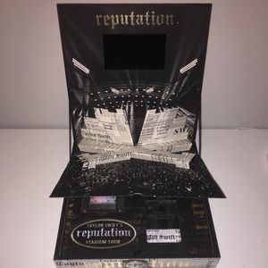 Taylor Swift Other - REPUTATION STADIUM TOUR COLLECTOR'S BOX Taylor Swift Other - REPUTATION STADIUM TOUR COLLECTOR'S BOX